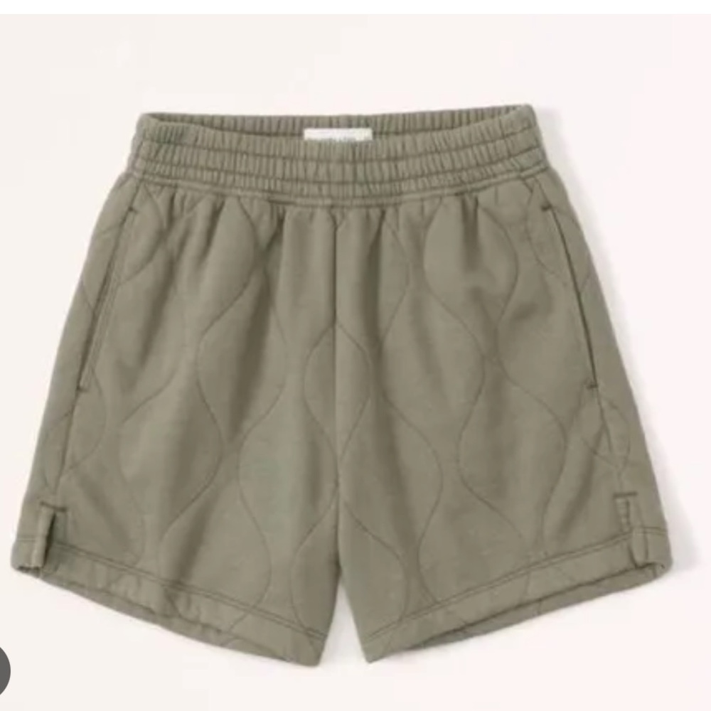 Abercrombie & Fitch Quilted High waisted shorts in GREY
